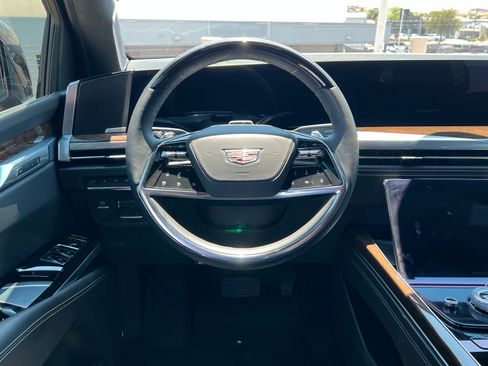 Used 2025 Cadillac Escalade Sport Platinum w/ LPO, ONYX Package AWD/4WD image 13