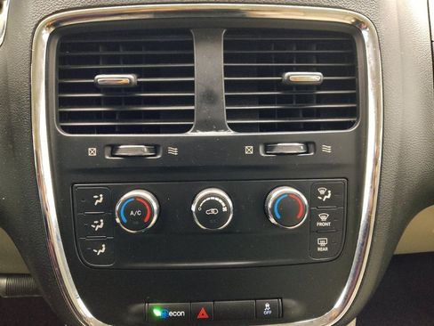 Used 2016 Dodge Grand Caravan American Value Package w/ UConnect Hands-Free Group FWD image 26