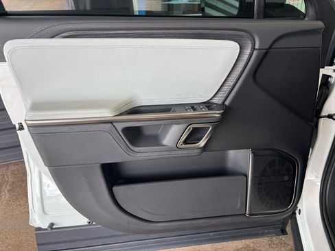 Used 2024 Rivian R1S Adventure AWD/4WD image 14