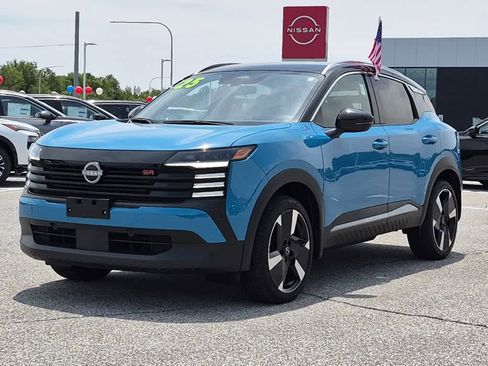 Used 2025 Nissan Kicks SR AWD/4WD image 1