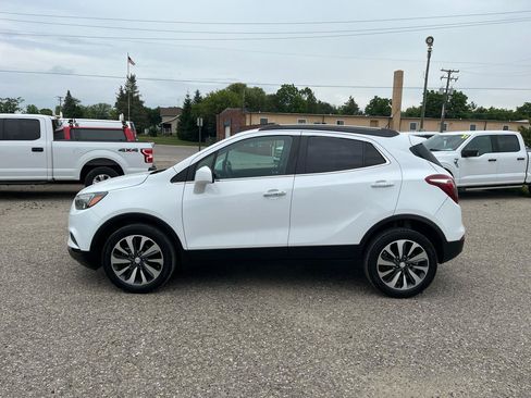 Used 2022 Buick Encore Preferred AWD/4WD image 2