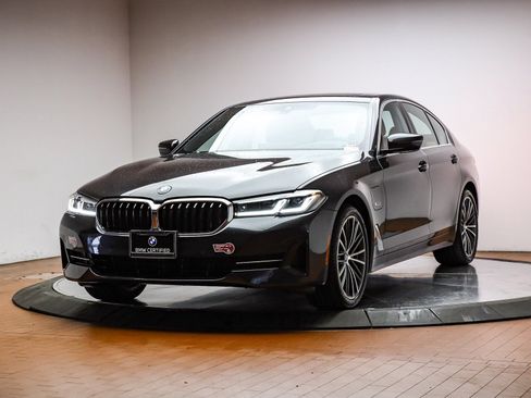 Certified 2023 BMW 530e w/ Premium Package image 1