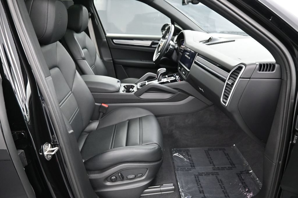 Certified 2023 Porsche Cayenne Platinum Edition AWD/4WD image 30