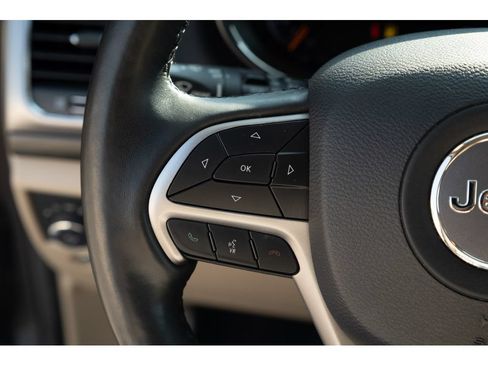Used 2021 Jeep Grand Cherokee Laredo w/ Security & Convenience Group AWD/4WD image 19