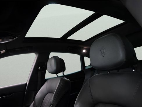 Used 2019 Maserati Levante AWD/4WD image 30