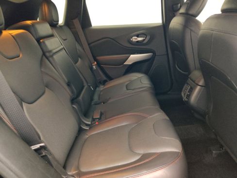 Used 2018 Jeep Cherokee Trailhawk w/ Quick Order Package 27L AWD/4WD image 19