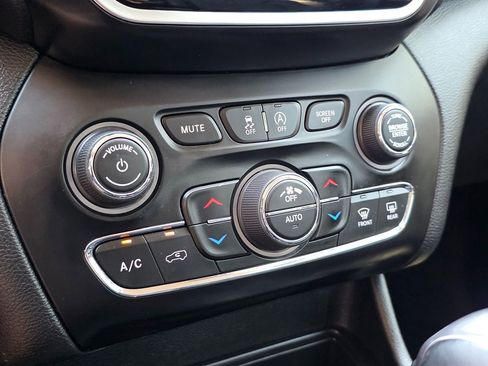 Used 2020 Jeep Cherokee Limited image 42