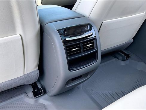Used 2022 Cadillac XT5 Premium Luxury w/ Technology Package FWD image 25