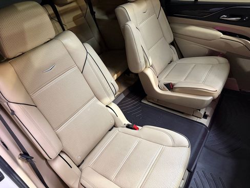Used 2023 Cadillac Escalade Premium Luxury AWD/4WD image 52