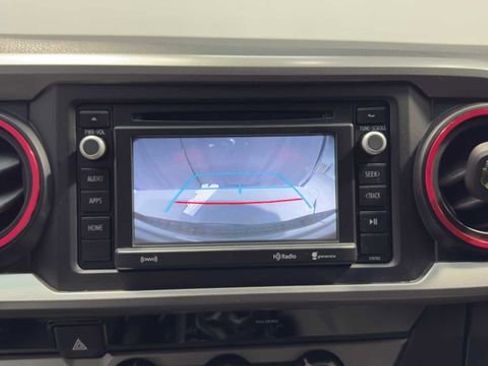 Used 2018 Toyota Tacoma SR5 RWD image 31