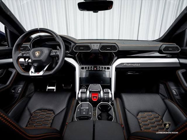Used 2020 Lamborghini Urus AWD/4WD image 32