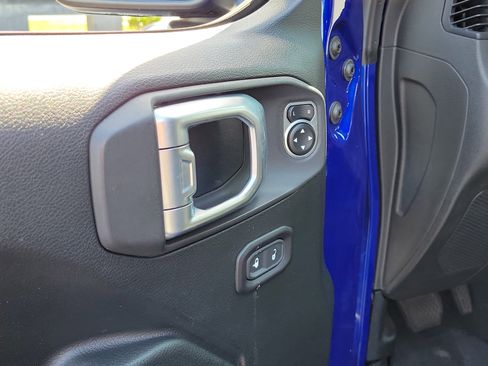 Used 2020 Jeep Wrangler Sport AWD/4WD image 15