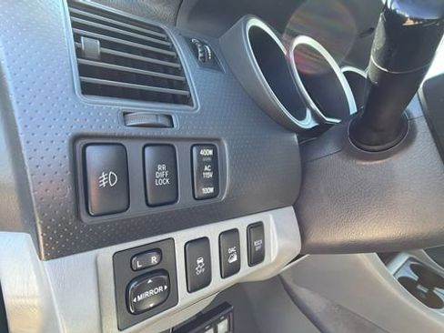 Used 2011 Toyota Tacoma 4x4 Double Cab w/ TRD Off-Road Pkg image 17