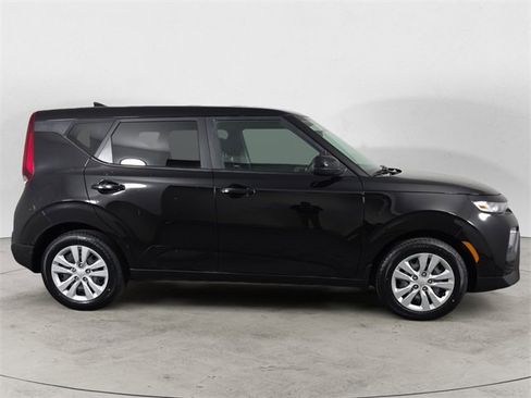 Used 2022 Kia Soul LX image 6