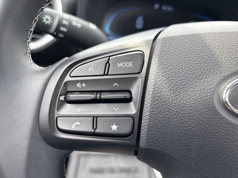 Certified 2023 Hyundai Venue SEL FWD image 17