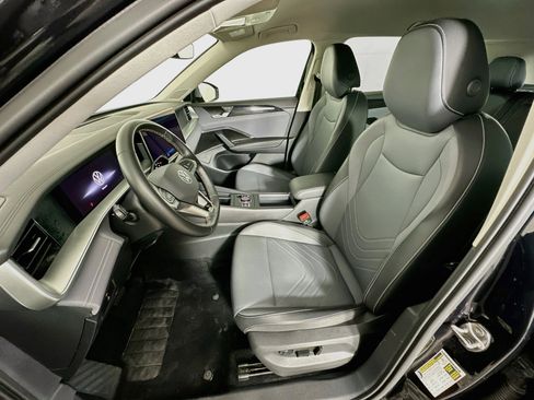 Used 2026 Volkswagen Tiguan SE AWD/4WD image 13