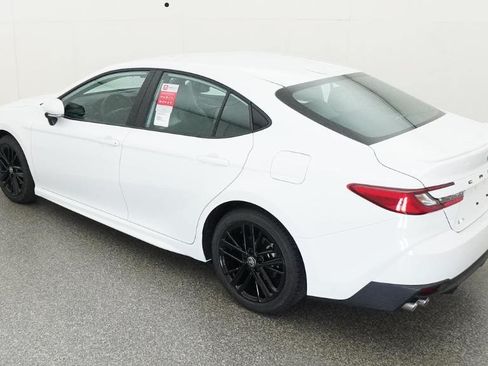 Used 2026 Toyota Camry SE FWD image 40