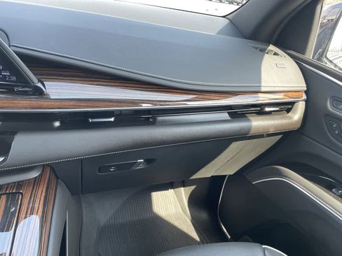Used 2024 Cadillac Escalade ESV Premium Luxury AWD/4WD image 16