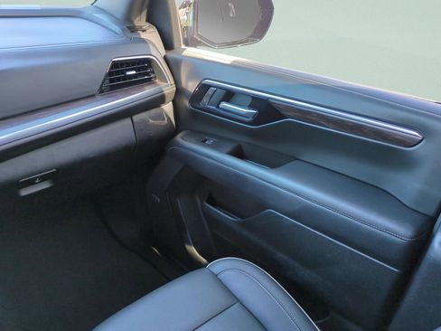 Used 2025 Chevrolet Suburban Premier image 16