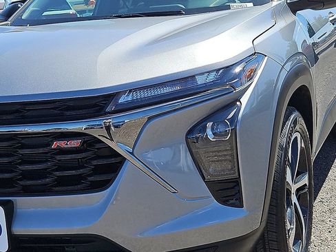 Used 2025 Chevrolet Trax RS w/ Driver Confidence Package FWD image 7