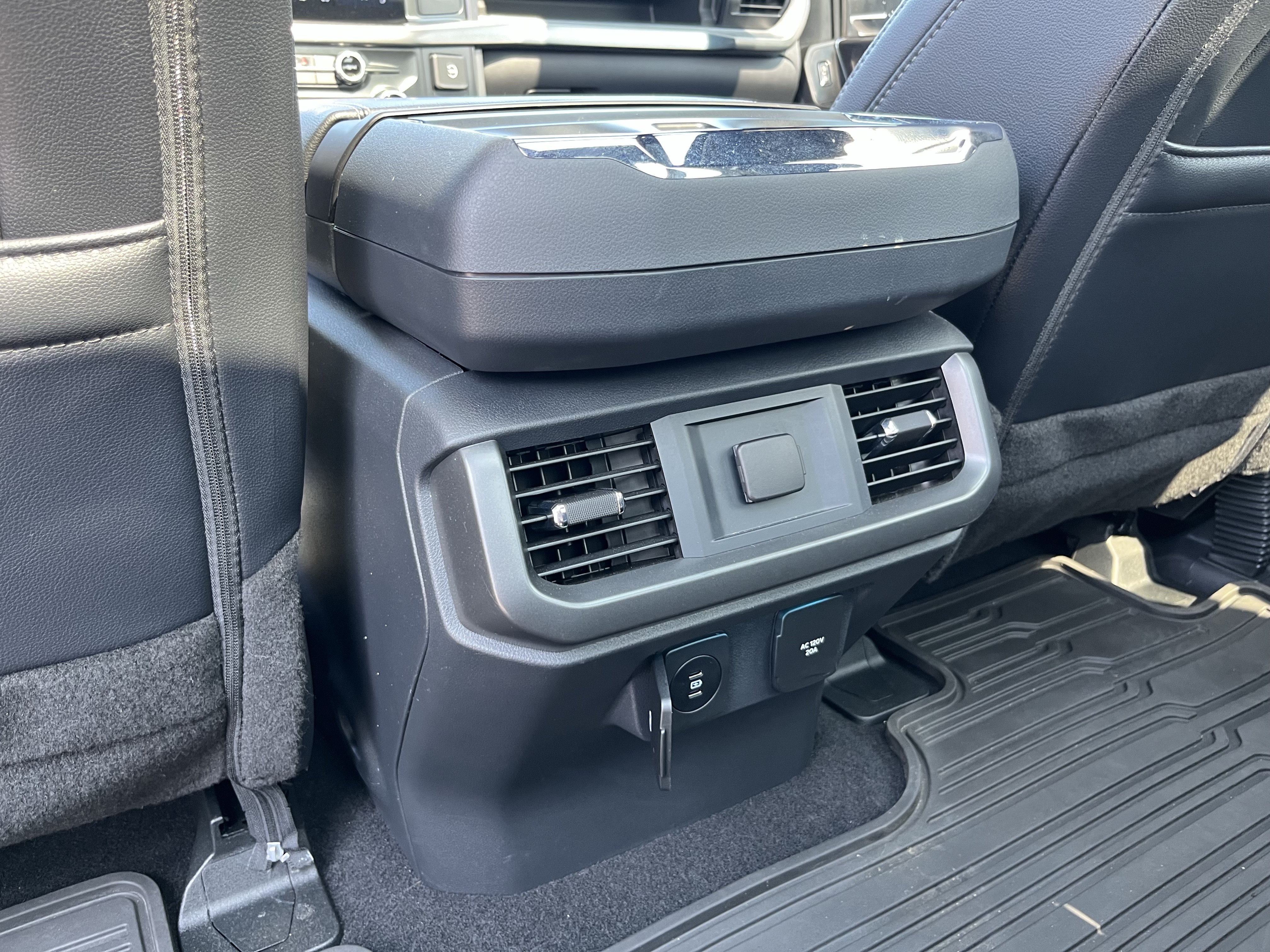 Used 2025 Ford F150 Lariat w/ Equipment Group 501A Mid AWD/4WD image 18