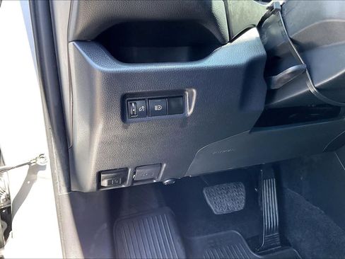 Used 2024 Toyota RAV4 XLE FWD image 35