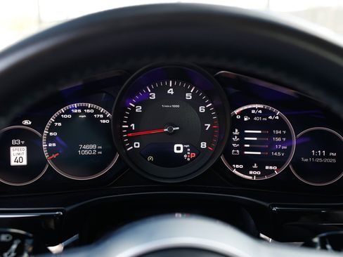 Used 2020 Porsche Panamera image 34