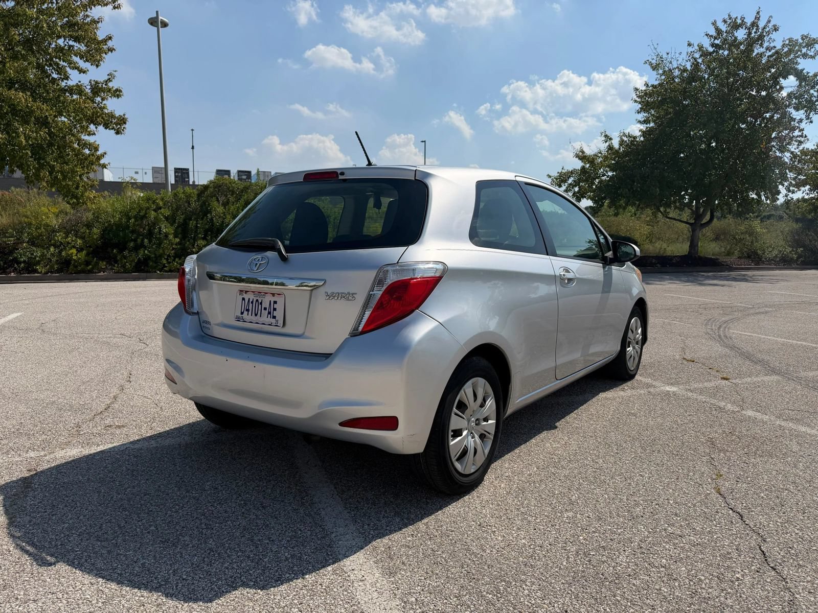 Used 2013 Toyota Yaris L FWD image 6