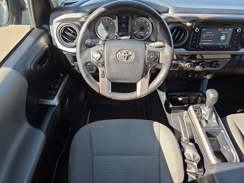 Used 2018 Toyota Tacoma SR5 image 12