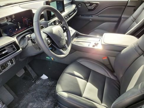 New 2026 Lincoln Aviator AWD image 11