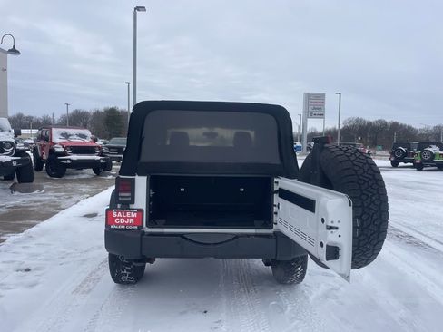 Used 2016 Jeep Wrangler Sport image 8