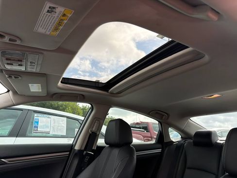 Used 2020 Honda Civic Touring image 32