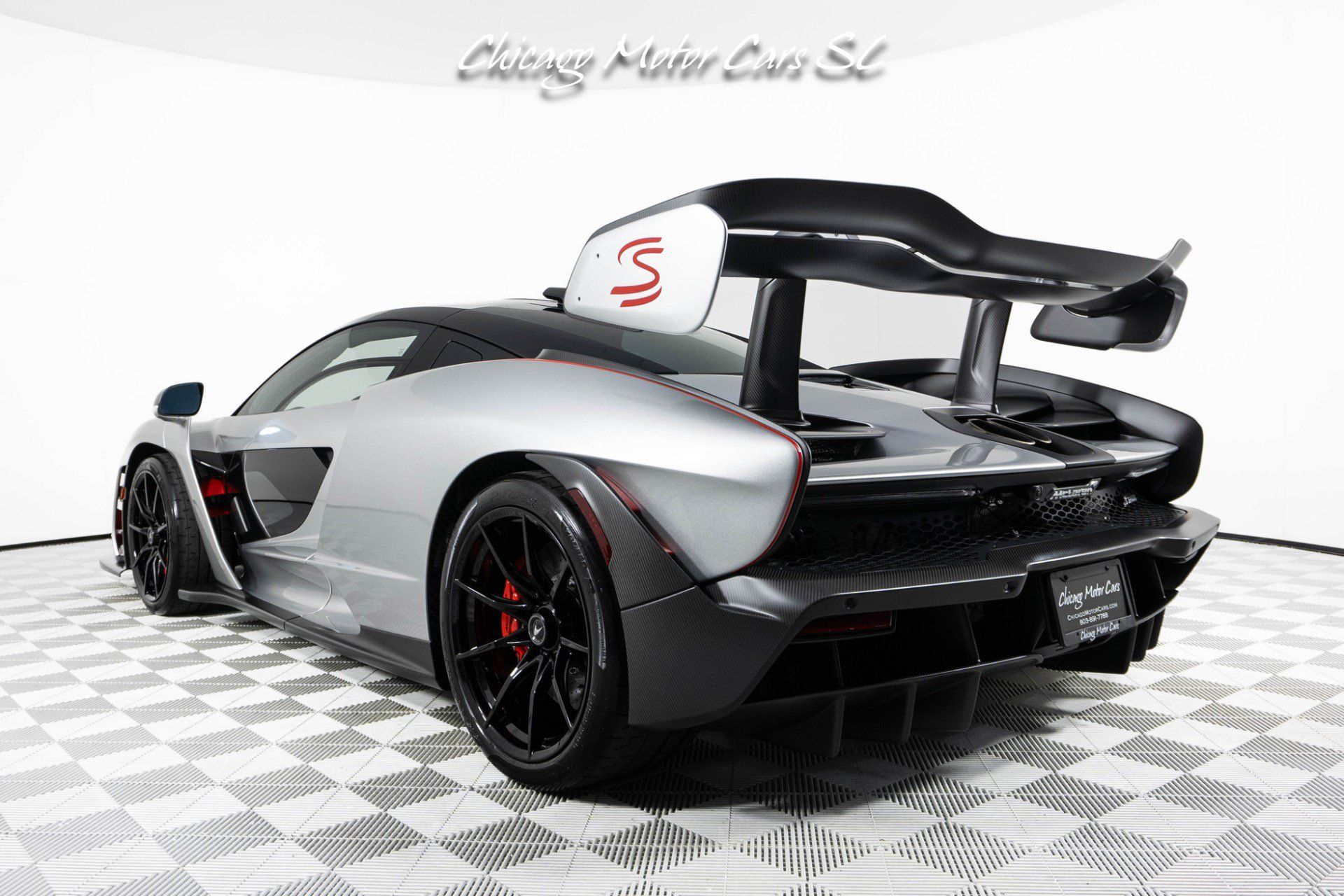 Used 2019 McLaren Senna RWD image 25