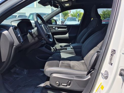 Used 2023 Volvo XC40 Recharge Ultimate AWD/4WD image 15