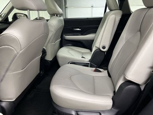 Used 2024 Toyota Grand Highlander AWD image 25