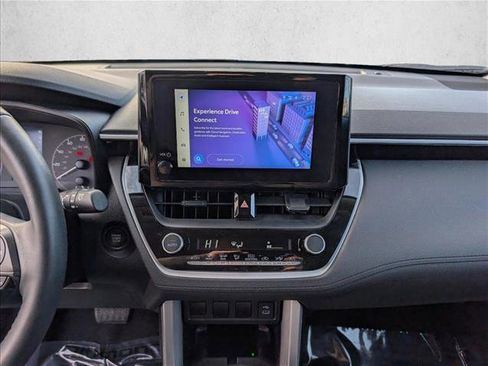 Used 2024 Toyota Corolla Cross LE image 18