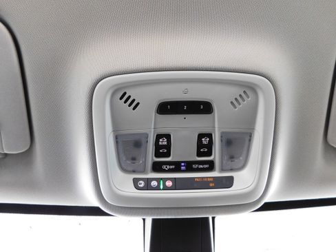 Used 2018 Chevrolet Traverse Premier w/ Driver Confidence II Package image 20