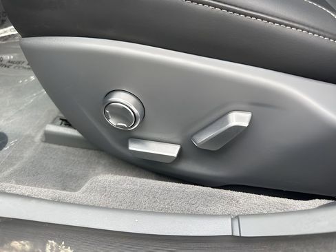 Used 2024 Lucid Air Pure image 10