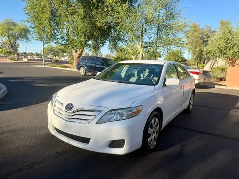 Used 2011 Toyota Camry LE FWD image 1