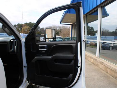 Used 2019 Chevrolet Silverado 2500 LT image 18