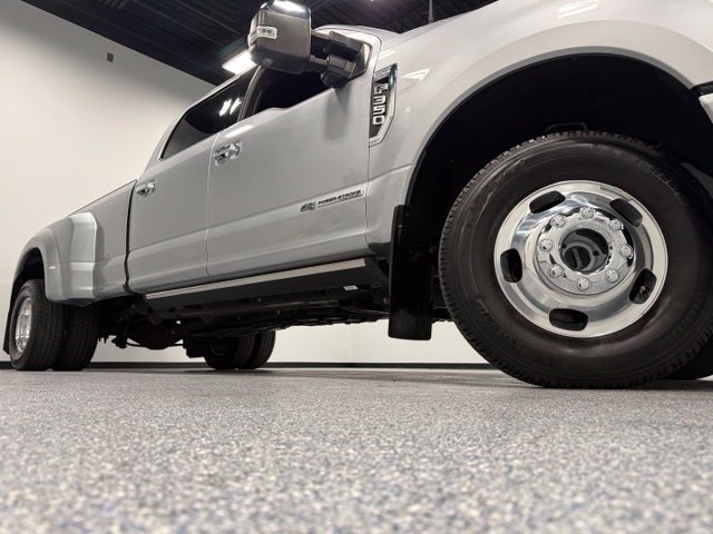 Used 2022 Ford F350 Platinum AWD/4WD image 2