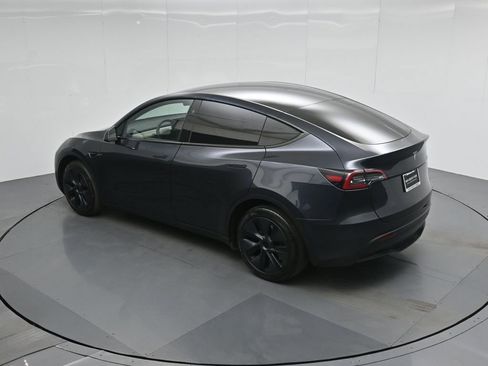 Used 2024 Tesla Model Y Long Range image 38