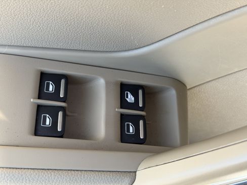 Used 2013 Volkswagen Beetle 2.5 image 14