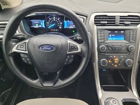Used 2018 Ford Fusion S image 22