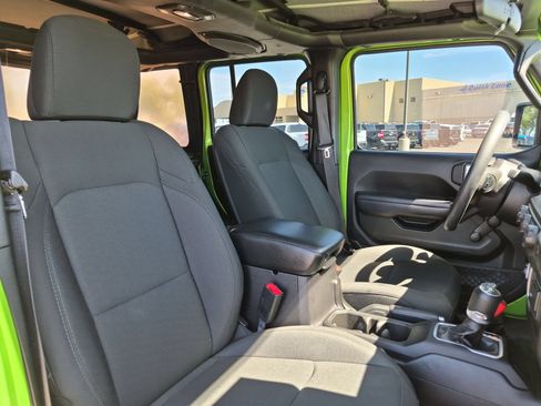 Used 2018 Jeep Wrangler Unlimited Sport AWD/4WD image 25