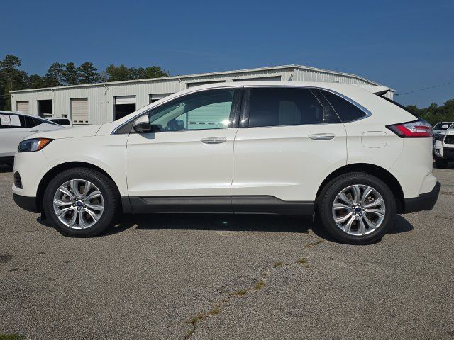 Used 2022 Ford Edge Titanium AWD/4WD image 2