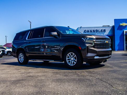 Used 2021 Chevrolet Suburban LT AWD/4WD image 9