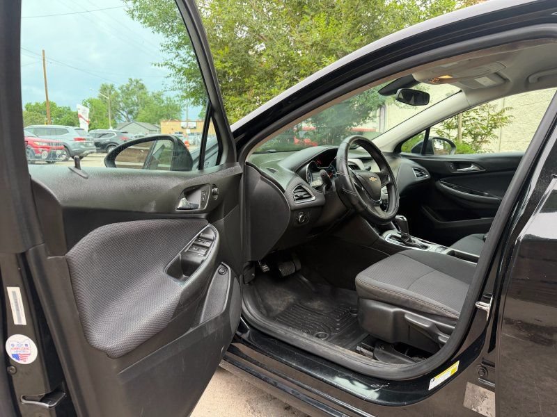Used 2017 Chevrolet Cruze LS FWD image 8
