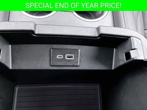 Used 2024 Chevrolet Suburban Premier image 16