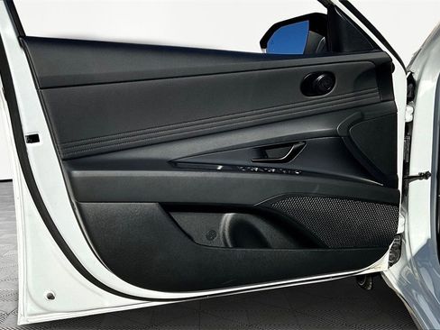 Certified 2025 Hyundai Elantra Sport image 23
